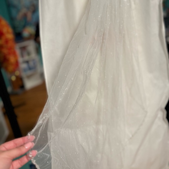 David's Bridal Sparkling White Veil with beaded trim - Picture 1 of 2